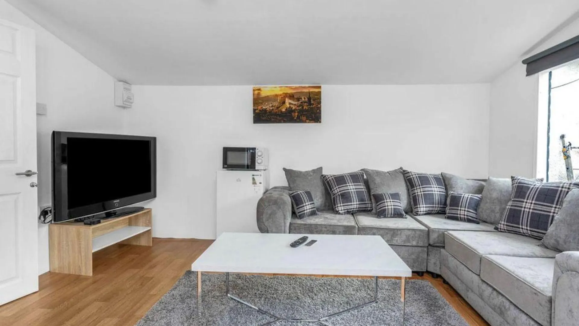 Charming Edinburgh Guest Room With Private Entrance 5 Min Buses To City Centre