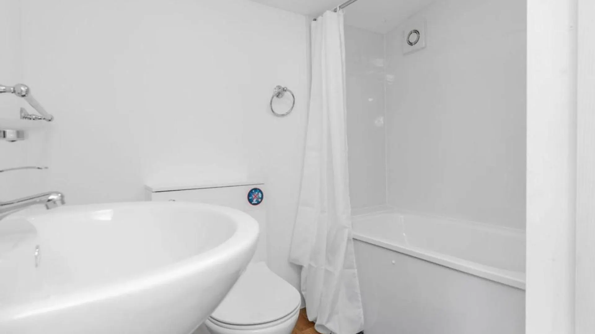 Charming Edinburgh Guest Room With Private Entrance 5 Min Buses To City Centre 0*,
